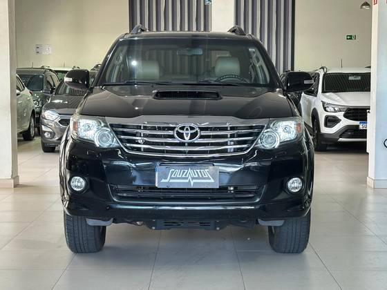 TOYOTA HILUX SW4 3.0 SRV 4X4 7 LUGARES 16V TURBO INTERCOOLER DIESEL 4P AUTOMÁTICO